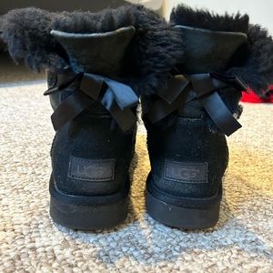 Short Bailey Bow boots